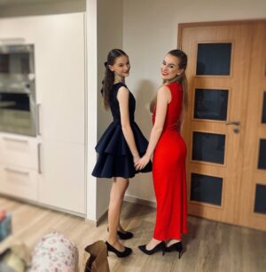 Michaela Pecháčková Instagram - ❤️ Včerejší krásný večer. ✨🥰 Doufám, že včerejší den byl přesně takový, jaký jste si přáli. 🌟
#christmas #christmaseve #slowmoments #simplejoys