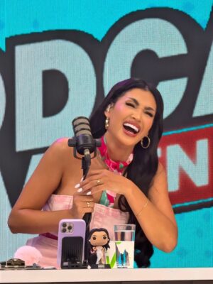 Micheille Soifer Instagram - Mi día hoy!
Conocí a @gregoriopernia 🥹
Me dio unos tips de actuación 🤣
Me dio ataque de risa en el podcast TV
Como en los viejos tiempos de cole (trampita)
Por favor ustedes pongan los títulos a las otras fotos 🤣✨🫢♥️