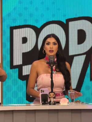 Micheille Soifer Instagram - Mi día hoy!
Conocí a @gregoriopernia 🥹
Me dio unos tips de actuación 🤣
Me dio ataque de risa en el podcast TV
Como en los viejos tiempos de cole (trampita)
Por favor ustedes pongan los títulos a las otras fotos 🤣✨🫢♥️