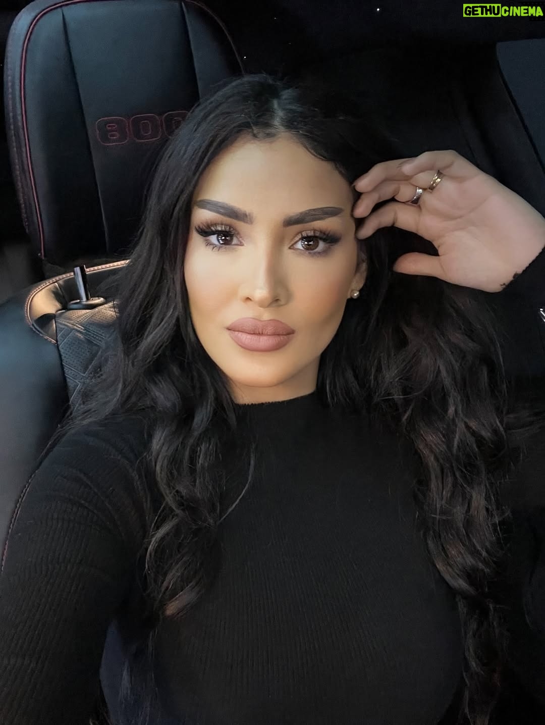 Micheille Soifer - 18K Likes - Encontré estas fotos aquí guardadas que nunca compartí ! ♥️✨ con personas hermosas ! 💕 seguiré compartiendo más porque tengo miles….