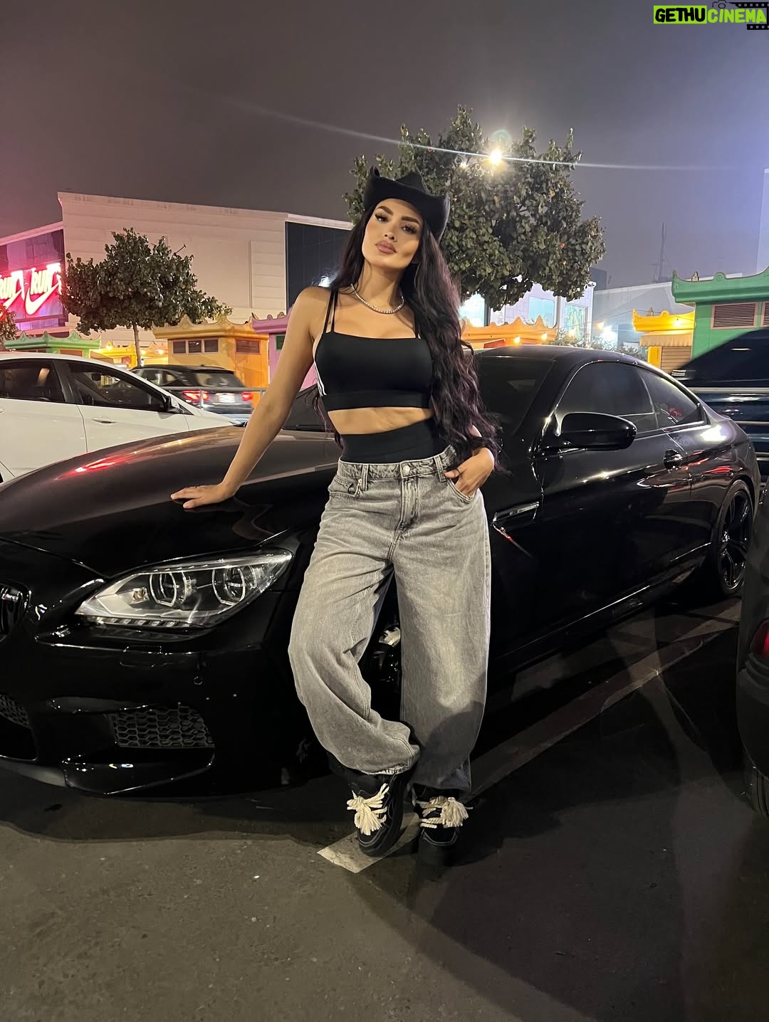 Micheille Soifer - 18K Likes - Encontré estas fotos aquí guardadas que nunca compartí ! ♥️✨ con personas hermosas ! 💕 seguiré compartiendo más porque tengo miles….