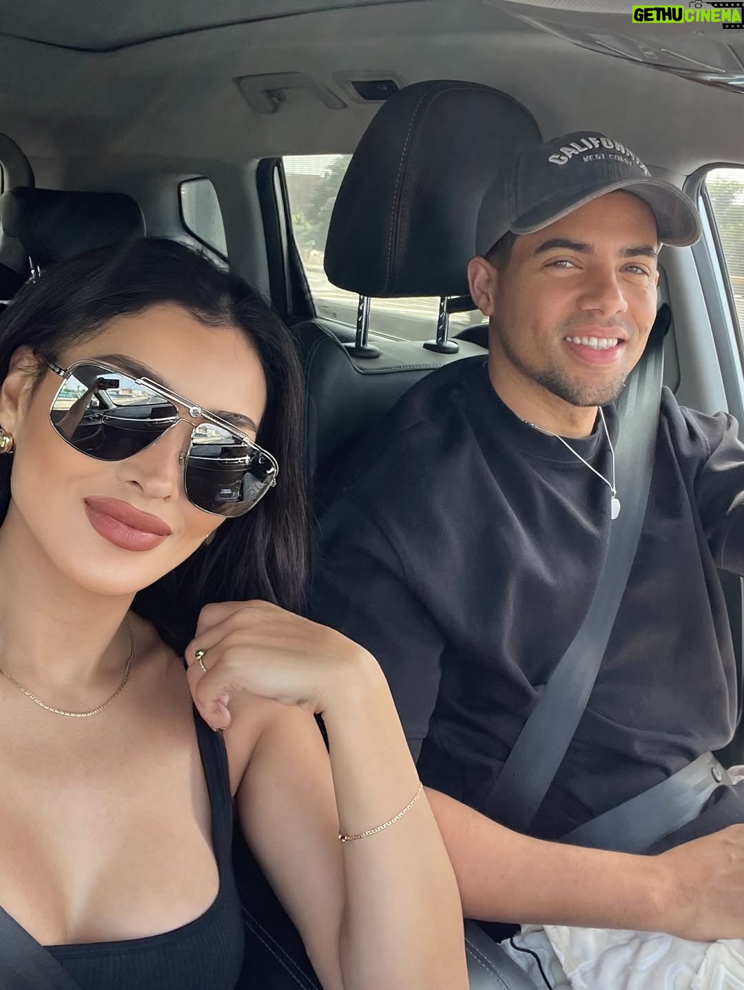 Micheille Soifer - 18K Likes - Encontré estas fotos aquí guardadas que nunca compartí ! ♥️✨ con personas hermosas ! 💕 seguiré compartiendo más porque tengo miles….