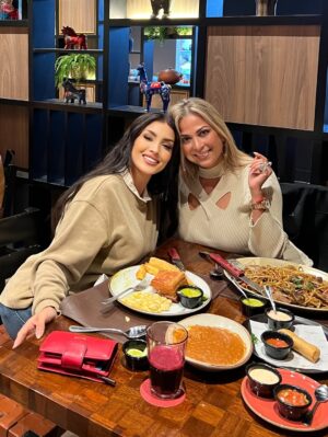 Micheille Soifer Instagram - Encontré estas fotos aquí guardadas que nunca compartí ! ♥️✨ con personas hermosas ! 💕 seguiré compartiendo más porque tengo miles….