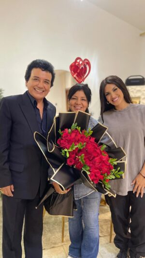 Micheille Soifer Instagram - Hoy es el cumpleaños del amor de mi vida: MI MAMÁ ♥️
¡FELIZ CUMPLE MAMI! ✨ @katherinecardenas04
Gracias @carlosburga_josejose amigo fuiste el mejor regalo 🎁. ♥️🥹✨