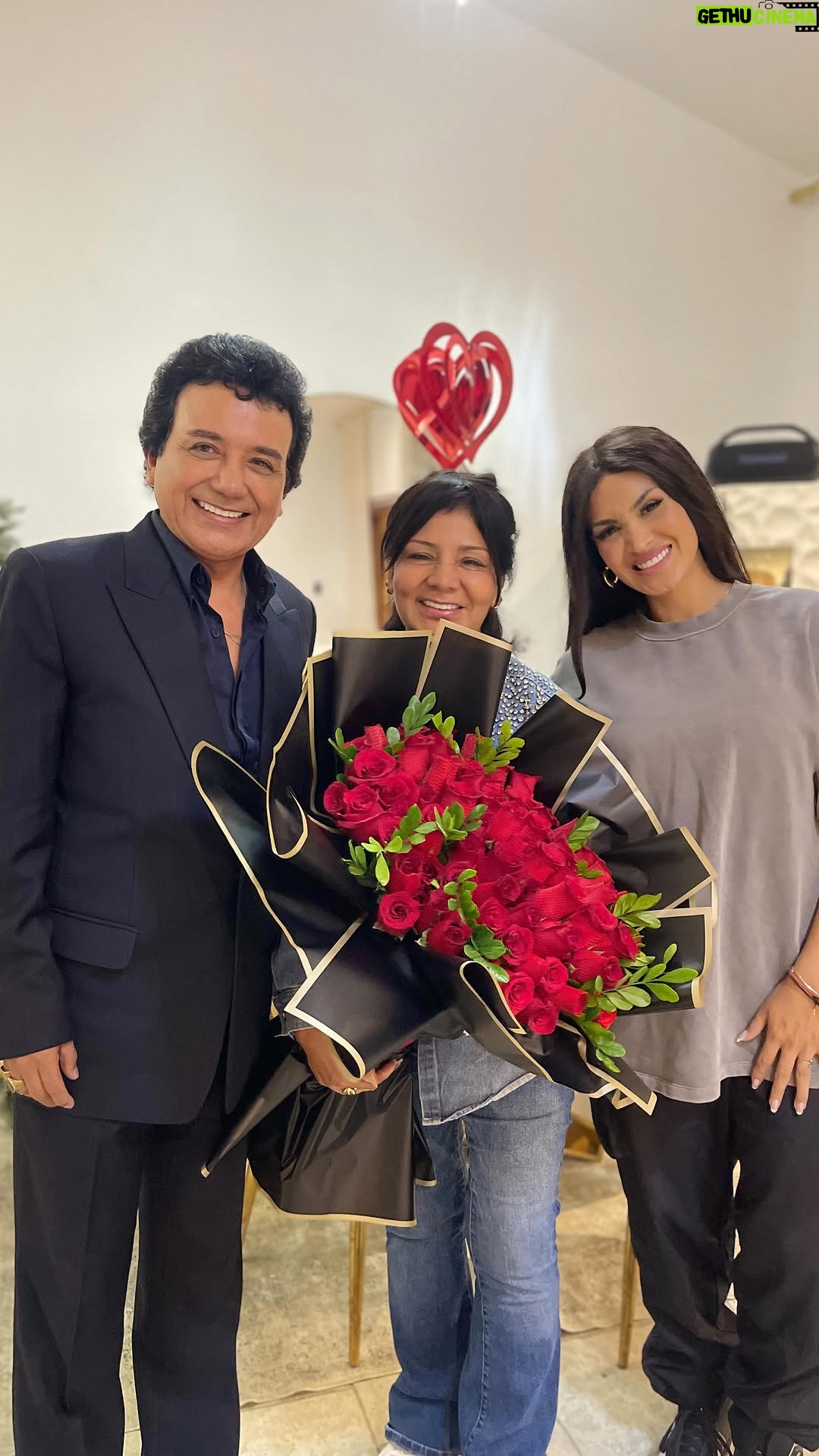 Micheille Soifer - 15.6K Likes - Hoy es el cumpleaños del amor de mi vida: MI MAMÁ ♥️ 

¡FELIZ CUMPLE MAMI! ✨ @katherinecardenas04

Gracias @carlosburga_josejose amigo fuiste el mejor regalo 🎁. ♥️🥹✨