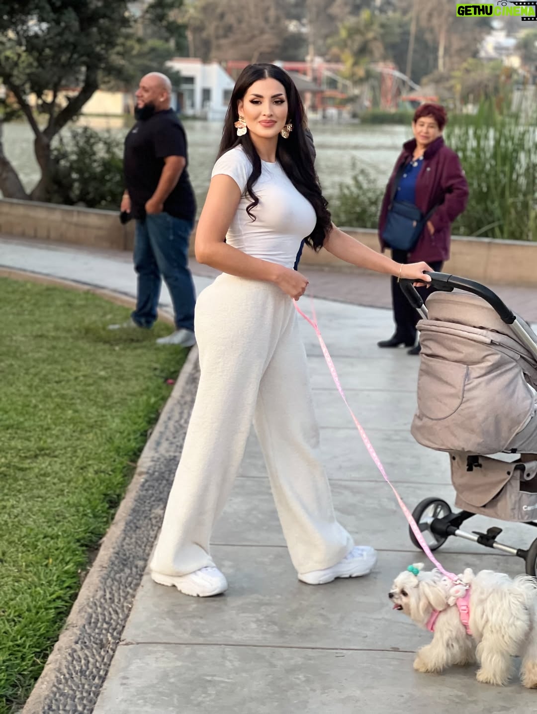 Micheille Soifer - 18K Likes - Encontré estas fotos aquí guardadas que nunca compartí ! ♥️✨ con personas hermosas ! 💕 seguiré compartiendo más porque tengo miles….