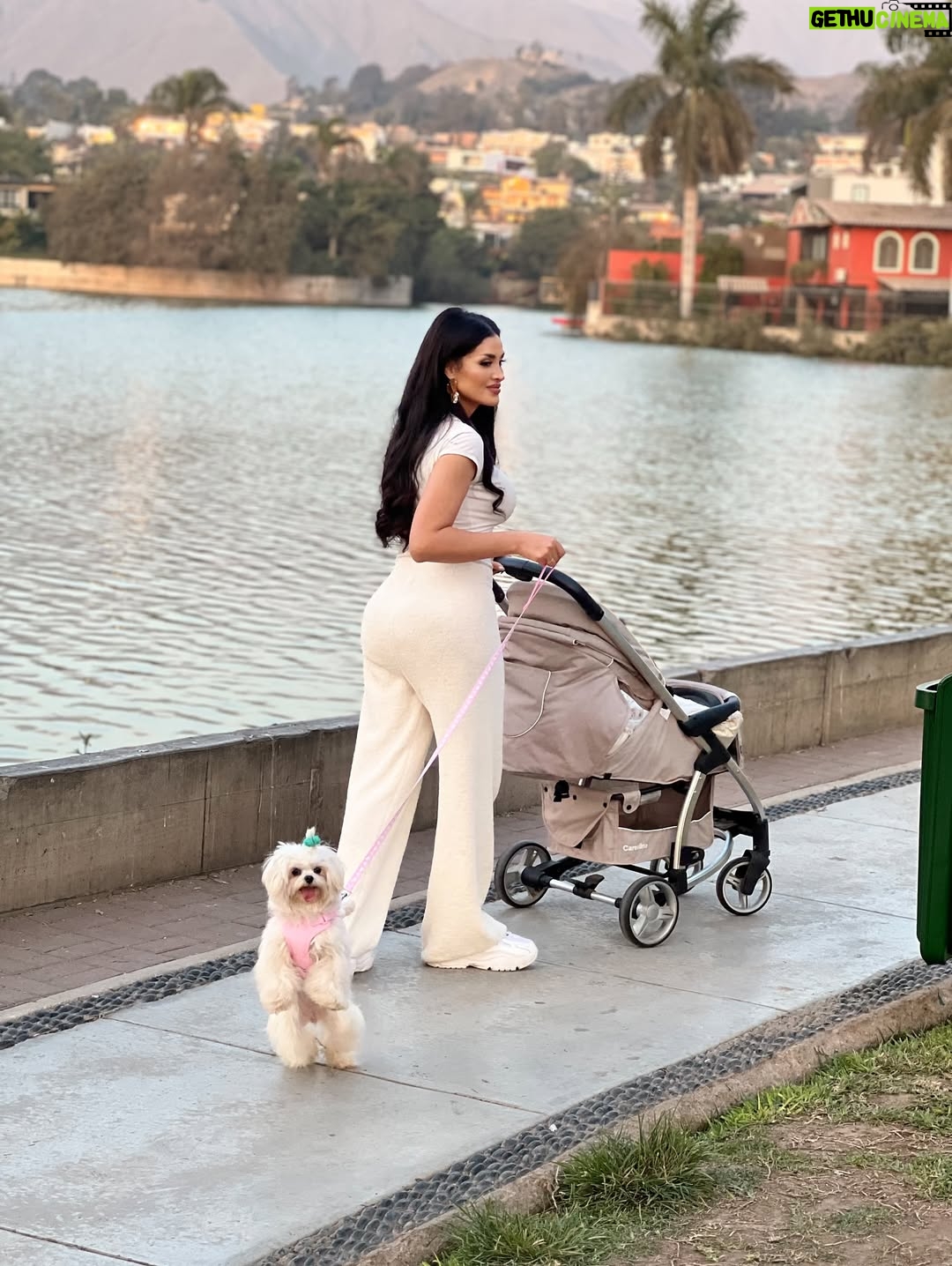 Micheille Soifer - 18K Likes - Encontré estas fotos aquí guardadas que nunca compartí ! ♥️✨ con personas hermosas ! 💕 seguiré compartiendo más porque tengo miles….