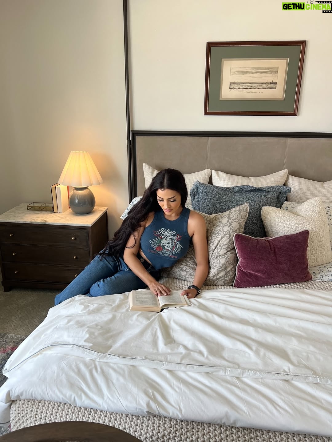 Micheille Soifer - 18K Likes - Encontré estas fotos aquí guardadas que nunca compartí ! ♥️✨ con personas hermosas ! 💕 seguiré compartiendo más porque tengo miles….