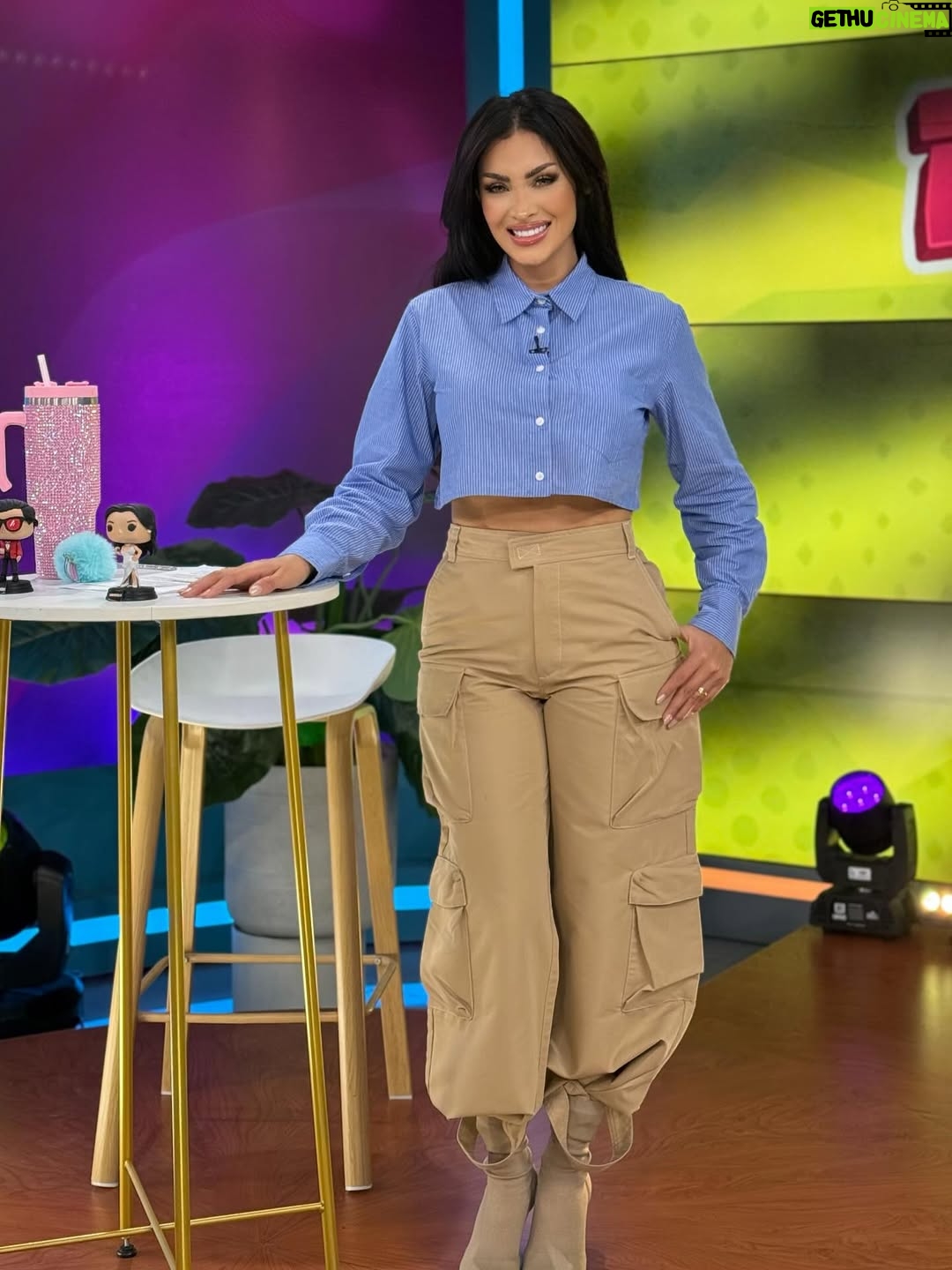 Micheille Soifer - 10.6K Likes - Feliz de ser parte de sus mañanas con Espectáculos En Latina ! 💕amando esta nueva etapa, los looks , el equipo de producción , es que esta nueva un todo 😮‍💨✨ 

Styling - @___ivanvasquez @angellasegura_ 
Productora - Denisse 
Personal assistent : @geanninevo 
Hair and Make up @micheillesoifer8 🤣 
Extensiones de cabello @palaciodeloscabellos