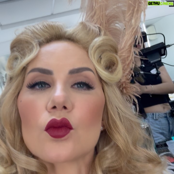 Michelle Vieth - 2.6K Likes - Ninon Sevilla .. La Vid a color, siempre es mejor.. XEW celebramos 95 años GRACIAS ✨🙏🏻✨Los invitamos a ser parte de esta FAMILIA!! Todos los días Lunes a Viernes @quebuenahora  7:00pm solo por @canalunicable 📺 SWIPE 🔛!!