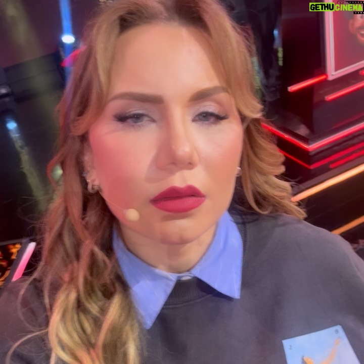 Michelle Vieth - 2.3K Likes - PRÓXIMAMENTE @mecaigoderisaof  PFFF!! COMO ME DIVERTIIIIIIII!!! GRACIAS @lalosuarez  Amo ser parte de esta #familiadisfuncional … ¡No van a parar de Reír! SWIPE 🔛