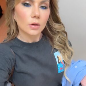 Michelle Vieth Instagram - PRÓXIMAMENTE @mecaigoderisaof  PFFF!! COMO ME DIVERTIIIIIIII!!! GRACIAS @lalosuarez  Amo ser parte de esta #familiadisfuncional … ¡No van a parar de Reír! SWIPE 🔛