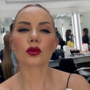 Michelle Vieth Instagram - Ninon Sevilla .. La Vid a color, siempre es mejor.. XEW celebramos 95 años GRACIAS ✨🙏🏻✨Los invitamos a ser parte de esta FAMILIA!! Todos los días Lunes a Viernes @quebuenahora  7:00pm solo por @canalunicable 📺 SWIPE 🔛!!