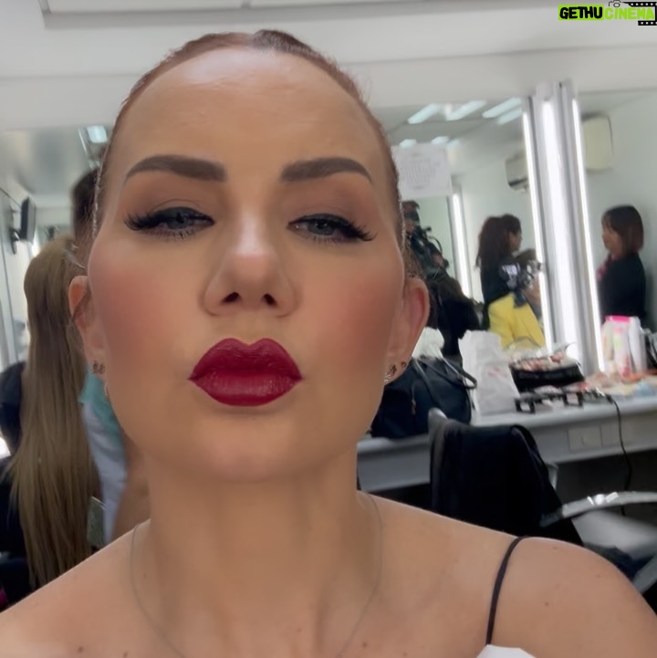 Michelle Vieth - 2.6K Likes - Ninon Sevilla .. La Vid a color, siempre es mejor.. XEW celebramos 95 años GRACIAS ✨🙏🏻✨Los invitamos a ser parte de esta FAMILIA!! Todos los días Lunes a Viernes @quebuenahora  7:00pm solo por @canalunicable 📺 SWIPE 🔛!!