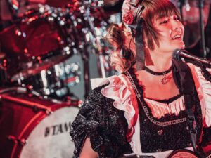 Miku Kobato Instagram - 振り返り投稿🕊memory
🇯🇵BAND-MAID TOUR 2025🕊️
2025 6.20 & 6.21 OSAKA  GORILLA HALL
2025 6.28 SENDAI GIGS

Final Round 全日Soldout 嬉しいっぽ〜🕊
初めてのGORILLA HALLに
Soldoutで帰って来れたGIGS。
皆様の御帰宅のおかげですっぽ！！！
最高な夜を沢山ありがとっぽ！

昨日から始まったSecond Round！
このあとも頑張るっぽー！！！！

#bandmaid #memory #tour