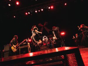 Miku Kobato Instagram - 振り返り投稿🕊memory
🇯🇵BAND-MAID TOUR 2025🕊️
2025 6.20 & 6.21 OSAKA  GORILLA HALL
2025 6.28 SENDAI GIGS

Final Round 全日Soldout 嬉しいっぽ〜🕊
初めてのGORILLA HALLに
Soldoutで帰って来れたGIGS。
皆様の御帰宅のおかげですっぽ！！！
最高な夜を沢山ありがとっぽ！

昨日から始まったSecond Round！
このあとも頑張るっぽー！！！！

#bandmaid #memory #tour