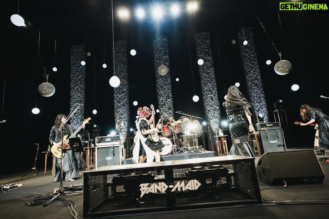 Miku Kobato - 8.1K Likes - 🇯🇵BAND-MAID TOUR 2025🕊️
2025.5.10 LINE CUBE SHIBUYA

ツアーがはじまりましたっぽ。
初日から最高に激しいお給仕でしたっぽ
会場いっぱいのご主人様お嬢様と
素敵なメイドの日をすごせましたっぽ🕊
Sold out感謝ですっぽ。

#bandmaid #tour #メイドの日
#memory #ツアー #ロックレディ