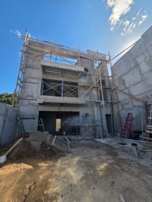 Milagros Flores Instagram - Hoy fui a ver el avance de la construcción de mi segunda casa y todo va genial. Estoy muy agradecida con Dios por las oportunidades las bendiciones y el trabajo, !Estoy Enfocada en mis metas y en cumplir mis sueños! ¡A seguir adelante con mucha energía mente positiva. Muy pronto primero Dios vamos a inagurar. 🙏🏡🤍