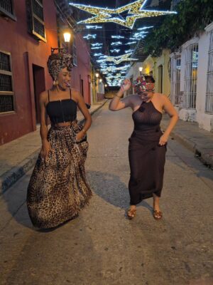 Milagros Flores Instagram - Gracias @carolaturbantesinfronteras me encanto el turbante 😍🇨🇴
Los turbantes en Colombia son una expresión viva de cultura, historia y orgullo. Con sus colores intensos y formas elegantes, no solo adornan la cabeza, sino que cuentan historias de raíces africanas, resistencia y belleza auténtica. Cada turbante refleja identidad, fuerza y alegría, especialmente en las mujeres que los llevan con tanta dignidad y estilo. 🥰🇨🇴