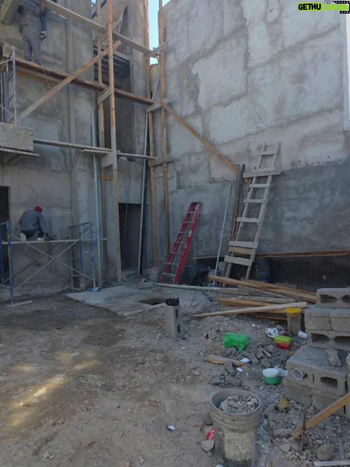 Milagros Flores - 50.7K Likes - Hoy fui a ver el avance de la construcción de mi segunda casa y todo va genial. Estoy muy agradecida con Dios por las oportunidades las bendiciones y el trabajo, !Estoy Enfocada en mis metas y en cumplir mis sueños! ¡A seguir adelante con mucha energía mente positiva. Muy pronto primero Dios vamos a inagurar. 🙏🏡🤍