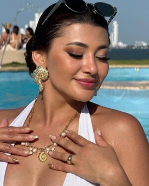 Milagros Flores Instagram - Qué bonita es esta vida aunque aveces duela tanto….
.
.
.
. 
#milagroflores #milyflow #catracha #colombia🇨🇴 #cartagenacolombia🇨🇴