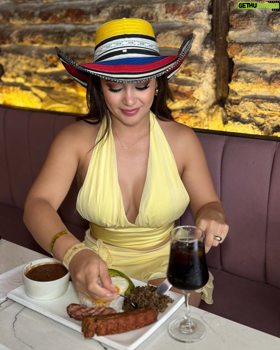 Milagros Flores - 34.1K Likes - De paseo por Cartagena 🇨🇴✨
Feliz domingo gente bella 😘