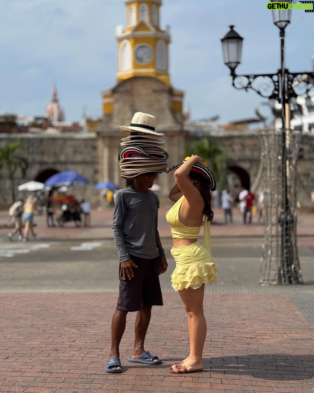 Milagros Flores - 34.1K Likes - De paseo por Cartagena 🇨🇴✨
Feliz domingo gente bella 😘