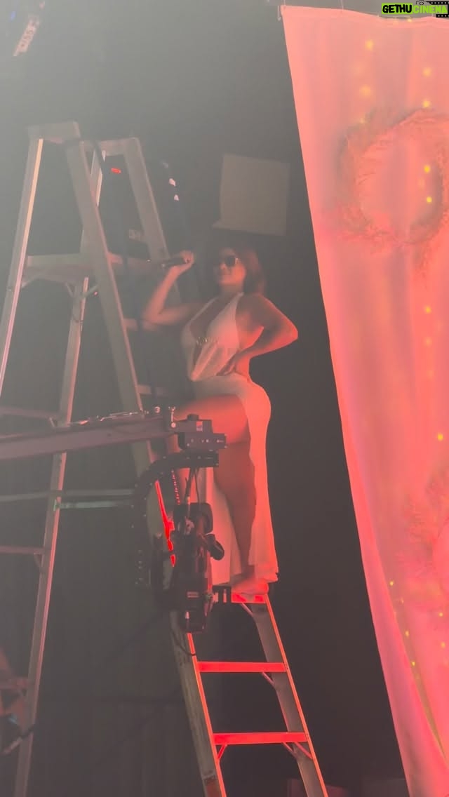 Milagros Flores - 29.4K Likes - #HCHEntretenimiento | 🔥😎¡QUEMA! #MilagroFlores nos sorprendió y nos puso a bailar a todos con su espectacular presentación en la final del karaoke
