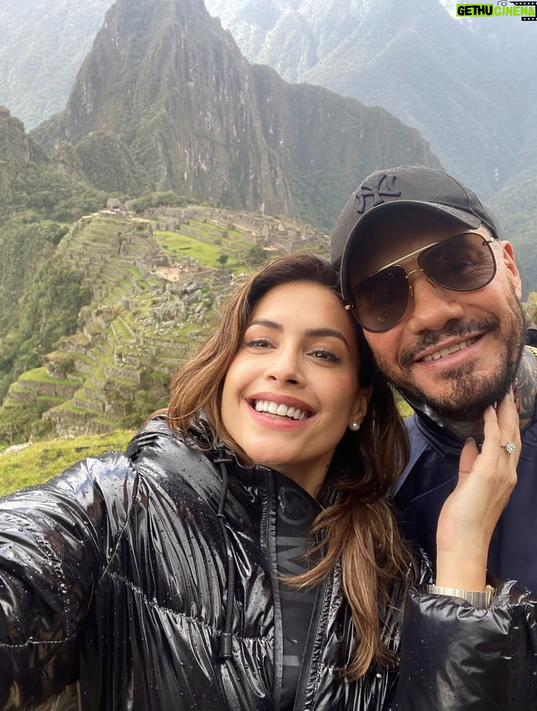 Milett Figueroa - 49.1K Likes - Hay viajes que te dejan el corazón lleno, y este fue uno de ellos 🥹⛰️✨ 
Compartir Machu Picchu con mi amor @marcelotinelli y la familia❤️ junto al increíble equipo de @amazonprime fue un regalo que voy a guardar para siempre💛
Verlos grabar en mi país, en un lugar tan poderoso, me hizo sentir una mezcla de orgullo, gratitud y emoción difícil de explicar.
Gracias a todo el equipo por hacerlo posible, y gracias a la vida por recordarme una vez más lo afortunada que soy de ser peruana 🇵🇪✨
Gracias por este regalo hermoso🙏🏼@marcelotinelli❤️‍🔥 / @amazonprime / @lafliaok  @augustotejada /@jmmartinezmedina /@davidblankla @caroantonucci 💛
Que experiencia tan maravillosa!
