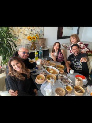 Milett Figueroa Instagram - Hay viajes que te dejan el corazón lleno, y este fue uno de ellos 🥹⛰️✨
Compartir Machu Picchu con mi amor @marcelotinelli y la familia❤️ junto al increíble equipo de @amazonprime fue un regalo que voy a guardar para siempre💛
Verlos grabar en mi país, en un lugar tan poderoso, me hizo sentir una mezcla de orgullo, gratitud y emoción difícil de explicar.
Gracias a todo el equipo por hacerlo posible, y gracias a la vida por recordarme una vez más lo afortunada que soy de ser peruana 🇵🇪✨
Gracias por este regalo hermoso🙏🏼@marcelotinelli❤️🔥 / @amazonprime / @lafliaok @augustotejada /@jmmartinezmedina /@davidblankla @caroantonucci 💛
Que experiencia tan maravillosa!