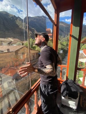 Milett Figueroa Instagram - Hay viajes que te dejan el corazón lleno, y este fue uno de ellos 🥹⛰️✨
Compartir Machu Picchu con mi amor @marcelotinelli y la familia❤️ junto al increíble equipo de @amazonprime fue un regalo que voy a guardar para siempre💛
Verlos grabar en mi país, en un lugar tan poderoso, me hizo sentir una mezcla de orgullo, gratitud y emoción difícil de explicar.
Gracias a todo el equipo por hacerlo posible, y gracias a la vida por recordarme una vez más lo afortunada que soy de ser peruana 🇵🇪✨
Gracias por este regalo hermoso🙏🏼@marcelotinelli❤️🔥 / @amazonprime / @lafliaok @augustotejada /@jmmartinezmedina /@davidblankla @caroantonucci 💛
Que experiencia tan maravillosa!