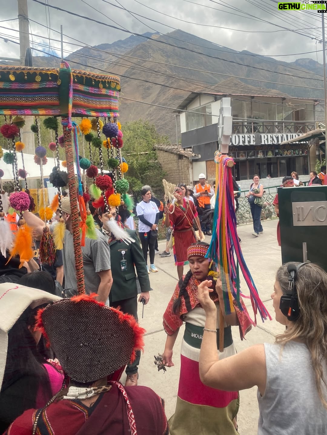 Milett Figueroa - 49.1K Likes - Hay viajes que te dejan el corazón lleno, y este fue uno de ellos 🥹⛰️✨ 
Compartir Machu Picchu con mi amor @marcelotinelli y la familia❤️ junto al increíble equipo de @amazonprime fue un regalo que voy a guardar para siempre💛
Verlos grabar en mi país, en un lugar tan poderoso, me hizo sentir una mezcla de orgullo, gratitud y emoción difícil de explicar.
Gracias a todo el equipo por hacerlo posible, y gracias a la vida por recordarme una vez más lo afortunada que soy de ser peruana 🇵🇪✨
Gracias por este regalo hermoso🙏🏼@marcelotinelli❤️‍🔥 / @amazonprime / @lafliaok  @augustotejada /@jmmartinezmedina /@davidblankla @caroantonucci 💛
Que experiencia tan maravillosa!