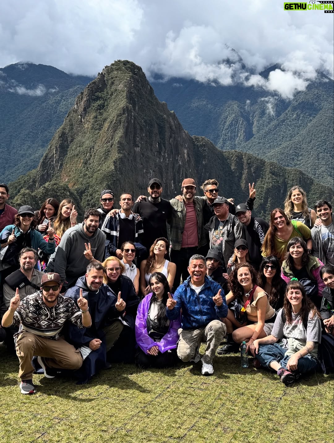 Milett Figueroa - 49.1K Likes - Hay viajes que te dejan el corazón lleno, y este fue uno de ellos 🥹⛰️✨ 
Compartir Machu Picchu con mi amor @marcelotinelli y la familia❤️ junto al increíble equipo de @amazonprime fue un regalo que voy a guardar para siempre💛
Verlos grabar en mi país, en un lugar tan poderoso, me hizo sentir una mezcla de orgullo, gratitud y emoción difícil de explicar.
Gracias a todo el equipo por hacerlo posible, y gracias a la vida por recordarme una vez más lo afortunada que soy de ser peruana 🇵🇪✨
Gracias por este regalo hermoso🙏🏼@marcelotinelli❤️‍🔥 / @amazonprime / @lafliaok  @augustotejada /@jmmartinezmedina /@davidblankla @caroantonucci 💛
Que experiencia tan maravillosa!