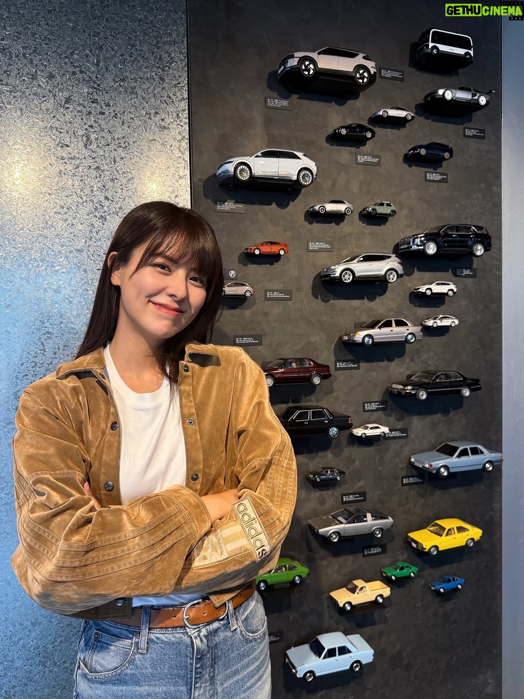 Mina Fujii - 10.5K Likes - .
현대 모터스튜디오 서울에 다녀왔어요!🚗💨
차 덕후가 아니어도 재밌게 즐길 수 있는 공간이었어요. 
저처럼 차알못도 시간 가는 줄 모르고 구경했답니다🤩

안에는 어떤 분위기일까? 궁금하셨던 분들 많죠?!
여러분도 이번 주말에 꼭 한번 들러보세요💚

現代モータースタジオ ソウルに行ってきました!🚗💨
自動車マニアでなくても、楽しめる空間でした✨
私もついつい夢中になって時間が経つのを忘れてしまったのでした🤩
あの建物の中がどんな雰囲気なのか、気になっていた方々も多いと思います。皆さんも今週末にでも、是非遊びに行ってみてくださいね💚
 

#현대모터스튜디오서울
#HyundaiMotorstudio
#광고 #현대모터스튜디오 
#現代モータースタジオソウル