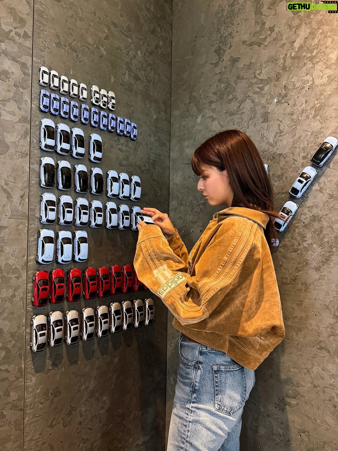 Mina Fujii - 10.5K Likes - .
현대 모터스튜디오 서울에 다녀왔어요!🚗💨
차 덕후가 아니어도 재밌게 즐길 수 있는 공간이었어요. 
저처럼 차알못도 시간 가는 줄 모르고 구경했답니다🤩

안에는 어떤 분위기일까? 궁금하셨던 분들 많죠?!
여러분도 이번 주말에 꼭 한번 들러보세요💚

現代モータースタジオ ソウルに行ってきました!🚗💨
自動車マニアでなくても、楽しめる空間でした✨
私もついつい夢中になって時間が経つのを忘れてしまったのでした🤩
あの建物の中がどんな雰囲気なのか、気になっていた方々も多いと思います。皆さんも今週末にでも、是非遊びに行ってみてくださいね💚
 

#현대모터스튜디오서울
#HyundaiMotorstudio
#광고 #현대모터스튜디오 
#現代モータースタジオソウル