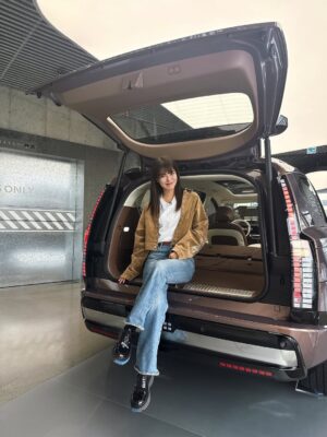 Mina Fujii Instagram - .
현대 모터스튜디오 서울에 다녀왔어요!🚗💨
차 덕후가 아니어도 재밌게 즐길 수 있는 공간이었어요. 
저처럼 차알못도 시간 가는 줄 모르고 구경했답니다🤩

안에는 어떤 분위기일까? 궁금하셨던 분들 많죠?!
여러분도 이번 주말에 꼭 한번 들러보세요💚

現代モータースタジオ ソウルに行ってきました!🚗💨
自動車マニアでなくても、楽しめる空間でした✨
私もついつい夢中になって時間が経つのを忘れてしまったのでした🤩
あの建物の中がどんな雰囲気なのか、気になっていた方々も多いと思います。皆さんも今週末にでも、是非遊びに行ってみてくださいね💚
 

#현대모터스튜디오서울
#HyundaiMotorstudio
#광고 #현대모터스튜디오 
#現代モータースタジオソウル