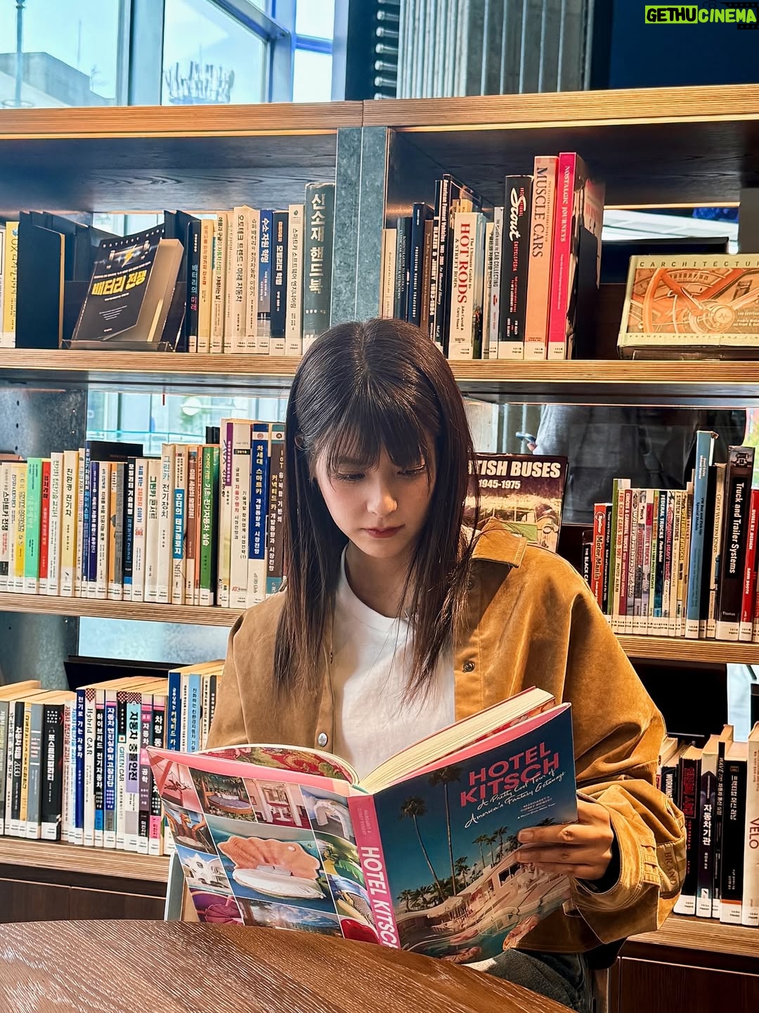 Mina Fujii - 10.5K Likes - .
현대 모터스튜디오 서울에 다녀왔어요!🚗💨
차 덕후가 아니어도 재밌게 즐길 수 있는 공간이었어요. 
저처럼 차알못도 시간 가는 줄 모르고 구경했답니다🤩

안에는 어떤 분위기일까? 궁금하셨던 분들 많죠?!
여러분도 이번 주말에 꼭 한번 들러보세요💚

現代モータースタジオ ソウルに行ってきました!🚗💨
自動車マニアでなくても、楽しめる空間でした✨
私もついつい夢中になって時間が経つのを忘れてしまったのでした🤩
あの建物の中がどんな雰囲気なのか、気になっていた方々も多いと思います。皆さんも今週末にでも、是非遊びに行ってみてくださいね💚
 

#현대모터스튜디오서울
#HyundaiMotorstudio
#광고 #현대모터스튜디오 
#現代モータースタジオソウル