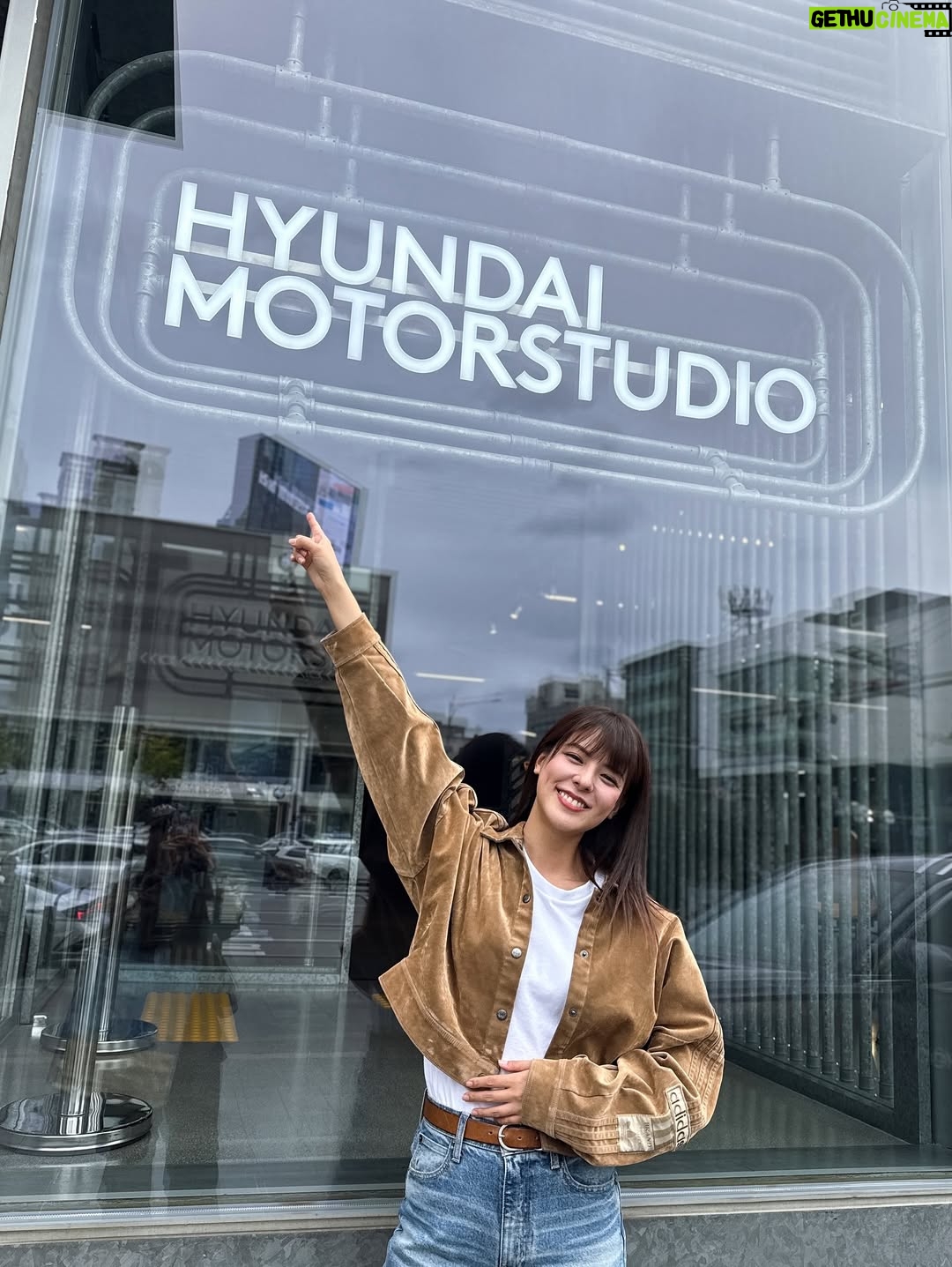 Mina Fujii - 10.5K Likes - .
현대 모터스튜디오 서울에 다녀왔어요!🚗💨
차 덕후가 아니어도 재밌게 즐길 수 있는 공간이었어요. 
저처럼 차알못도 시간 가는 줄 모르고 구경했답니다🤩

안에는 어떤 분위기일까? 궁금하셨던 분들 많죠?!
여러분도 이번 주말에 꼭 한번 들러보세요💚

現代モータースタジオ ソウルに行ってきました!🚗💨
自動車マニアでなくても、楽しめる空間でした✨
私もついつい夢中になって時間が経つのを忘れてしまったのでした🤩
あの建物の中がどんな雰囲気なのか、気になっていた方々も多いと思います。皆さんも今週末にでも、是非遊びに行ってみてくださいね💚
 

#현대모터스튜디오서울
#HyundaiMotorstudio
#광고 #현대모터스튜디오 
#現代モータースタジオソウル