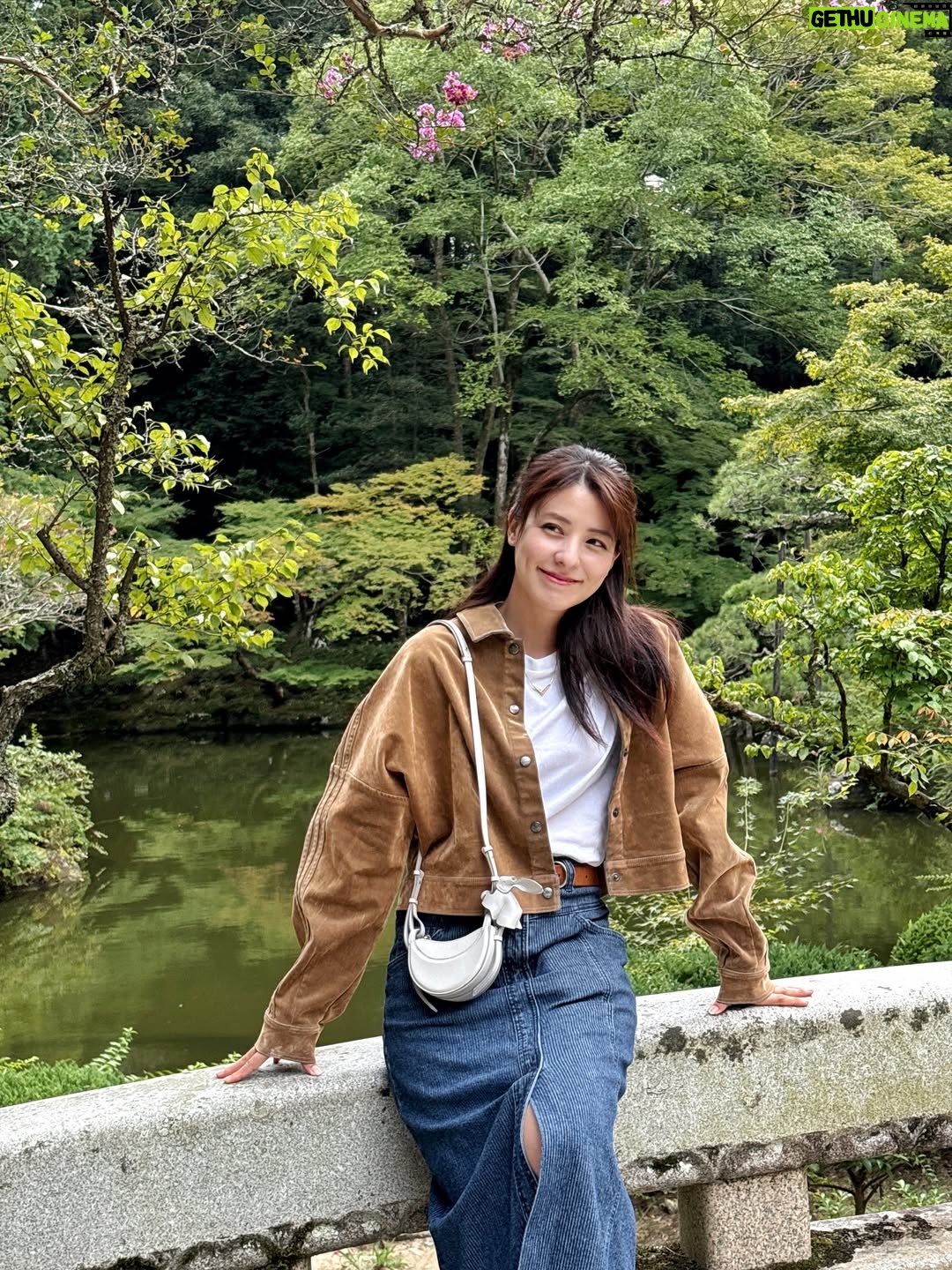 Mina Fujii - 15.4K Likes - .
今年の十五夜お月様は１０月６日なんですって🎑

先日見た月蝕がそれはそれは美しかったので、近頃は秋の空に浮かぶ月をぼーっとよく眺めています。

月にウサギがいて、お餅をついているって1番最初に言い始めたのは誰なのかなぁ🐇

ウサギさん付きのカバンと共に、休日を楽しみました。

추석까지 얼마 안남았네요🎑 
그때쯤은 보름달이 엄청 예쁘겠어요. 
얼마전에 봤던 월식이 너무나 아름다워가지고 요새는 가을 하늘을 멍때리면서 자주 바라보고있어요. 
달에 토끼가 있다는말, 처음에 말했던 사람은 누구일라나…🐇ㅎㅎ센스쟁이네요. 

토끼 가방이랑 함께 휴일을 즐겼어요. 

#美菜私服#ootd#お月見#お団子#ウサギ#보름달#패션#polene