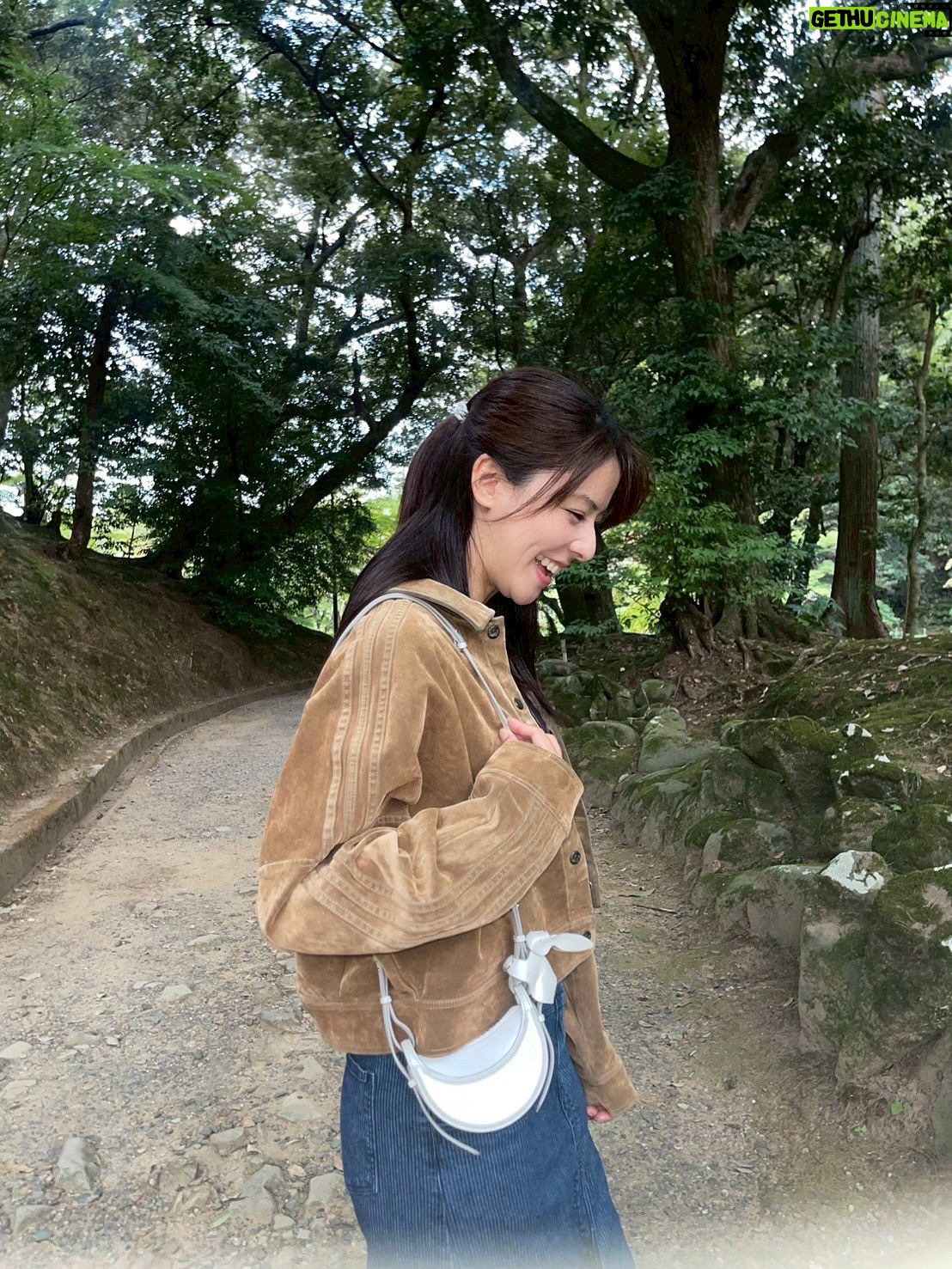 Mina Fujii - 15.4K Likes - .
今年の十五夜お月様は１０月６日なんですって🎑

先日見た月蝕がそれはそれは美しかったので、近頃は秋の空に浮かぶ月をぼーっとよく眺めています。

月にウサギがいて、お餅をついているって1番最初に言い始めたのは誰なのかなぁ🐇

ウサギさん付きのカバンと共に、休日を楽しみました。

추석까지 얼마 안남았네요🎑 
그때쯤은 보름달이 엄청 예쁘겠어요. 
얼마전에 봤던 월식이 너무나 아름다워가지고 요새는 가을 하늘을 멍때리면서 자주 바라보고있어요. 
달에 토끼가 있다는말, 처음에 말했던 사람은 누구일라나…🐇ㅎㅎ센스쟁이네요. 

토끼 가방이랑 함께 휴일을 즐겼어요. 

#美菜私服#ootd#お月見#お団子#ウサギ#보름달#패션#polene