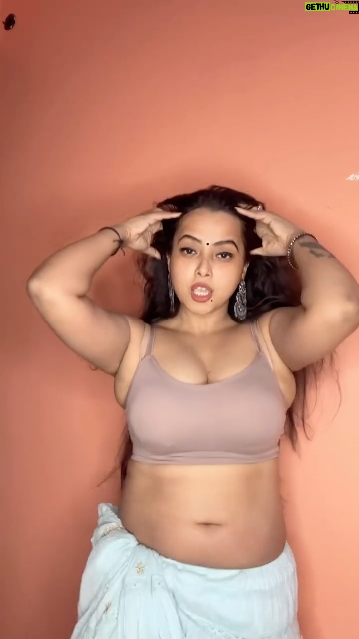 Minakshi Dey - 75.6K Likes - Kaise aau Milne🔥 #reels #reelsinstagram #reelitfeelit #trending #explore #dreamgirl666