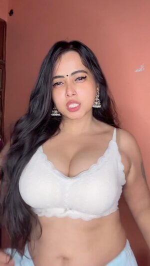 Minakshi Dey Instagram - Bhojpuri vibes🔥 #reels #reelsinstagram #reelitfeelit #trending #explore #dreamgirl666