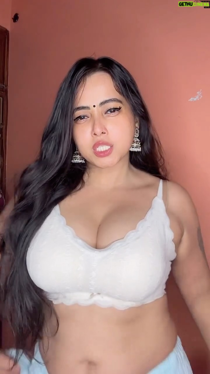 Minakshi Dey - 107.5K Likes - Bhojpuri vibes🔥 #reels #reelsinstagram #reelitfeelit #trending #explore #dreamgirl666
