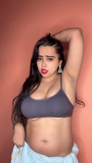 Minakshi Dey Instagram - Kuch notice kiya🤣 #bollywood #song #trendingreels #viral #dreamgirl666