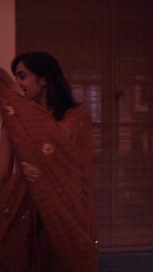 Mira Sethi Instagram - I miss the 90s
👗: @honeywaqarofficial
#reels #lahore #mirasethi