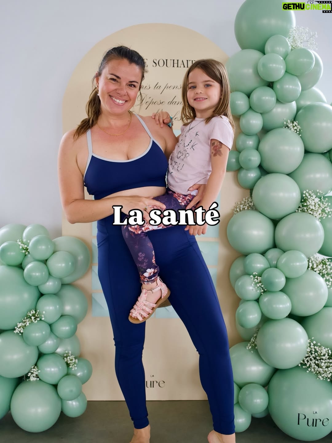 Mirianne Brûlé - 5K Likes - J’avais envie de faire cet exercice. 🤗

Je trouve que le discours ambiant est souvent négatif et qu’on nomme toujours ce qu’on aimerait plutôt que ce que l’on a. La vie n’est jamais parfaite, mais elle est certainement belle, il suffit de changer notre perspective et de se donner les moyens de nos ambitions. 

Pratiquer la gratitude un jour à la fois. 

Et vous quelles sont les choses qui vous rendent reconnaissants de cette année?

#gratitude #lifestyle #mom #travel #work #study