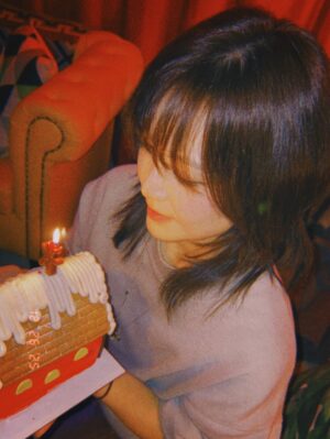 Miryo Instagram - 여러 가지 일때문에 인사가 많이 늦어졌는데요…제 생일 축하해 주셨던 모든 분들께 진심으로 감사 드립니다🤍 그리고 생일 축하해 나르샤☺️ 사랑해요🙌🏻