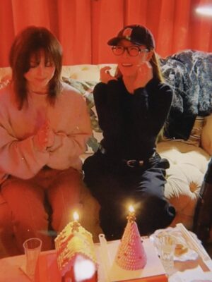 Miryo Instagram - 여러 가지 일때문에 인사가 많이 늦어졌는데요…제 생일 축하해 주셨던 모든 분들께 진심으로 감사 드립니다🤍 그리고 생일 축하해 나르샤☺️ 사랑해요🙌🏻