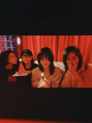 Miryo Instagram - 여러 가지 일때문에 인사가 많이 늦어졌는데요…제 생일 축하해 주셨던 모든 분들께 진심으로 감사 드립니다🤍 그리고 생일 축하해 나르샤☺️ 사랑해요🙌🏻
