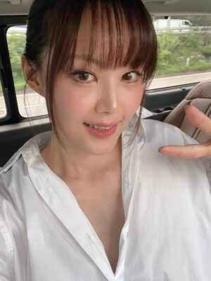 Miryo Instagram - 예쁘고 귀엽고 착한 천재 마법소녀 예나!🧚 항상 먼저 살갑게 다가와 주고 잘 챙겨줘서 너무 고마웠어🥰🥰 덕분에 즐거운 이틀이었어☺️ 예나는 정말 잘 하니까 앞으로도 좋은 일 가득 할 거야!! (그리구 너랑 셀피 찍으면 왜 다 잘나올까🤔 너무 좋아ㅋㅋ)
친절하게 끝까지 열성적으로 도와 주시고 챙겨 주신 모든 스텝분들께도 진심으로 감사드리구요😊
또 저의 오랜만의 음악방송 출연을 기쁘게 봐주시고 사랑해주신 모든 분들께도 너무너무 감사드립니다! 꺄아아아~😚😚😚😚

예나의 ‘너만 아니면 돼’ 음방 활동은 끝이 났지만 앞으로도 많이 들어 주시고 사랑해 주시구요, 예나도 더 많이 사랑해 주세요~! 사랑해용 뱌뱌🫶🏻